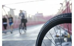 Pneu Schwalbe Marathon Plus HS440 - 28 Pouces -Vélo VTT Soldes Boutique pneu schwalbe marathon plus hs440 28 pouces 3